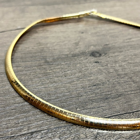 Elegant Gold Collar Necklace - Picture 2 of 4